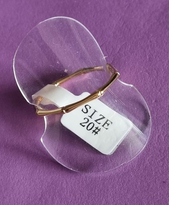 Anel/aliança dourado, em aço, estilo "cana de bambu". T20bambu