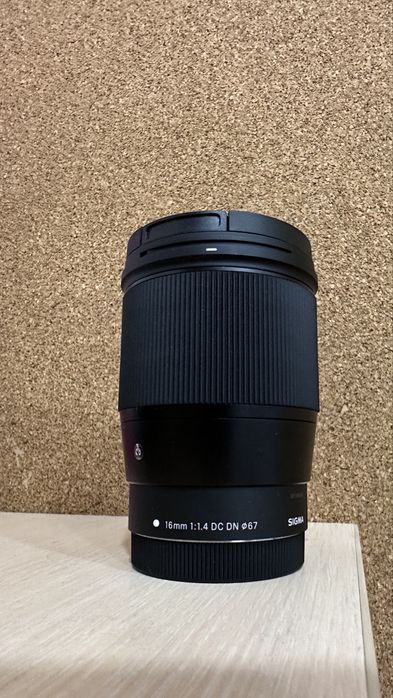 Ширококутний обʼєктив для Canon EF-M систем - Sigma AF 16mm f / 1.4