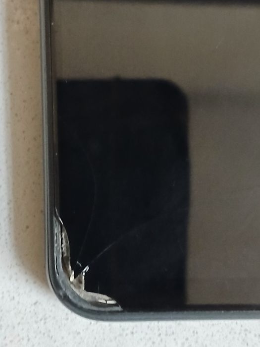 Telemóvel Samsung Galaxy  M13 - ecrã partido mas a funcionar