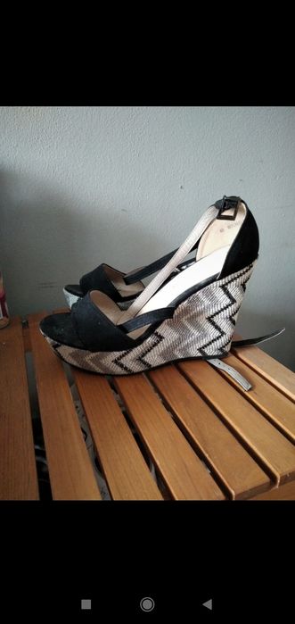 Buty na koturnie