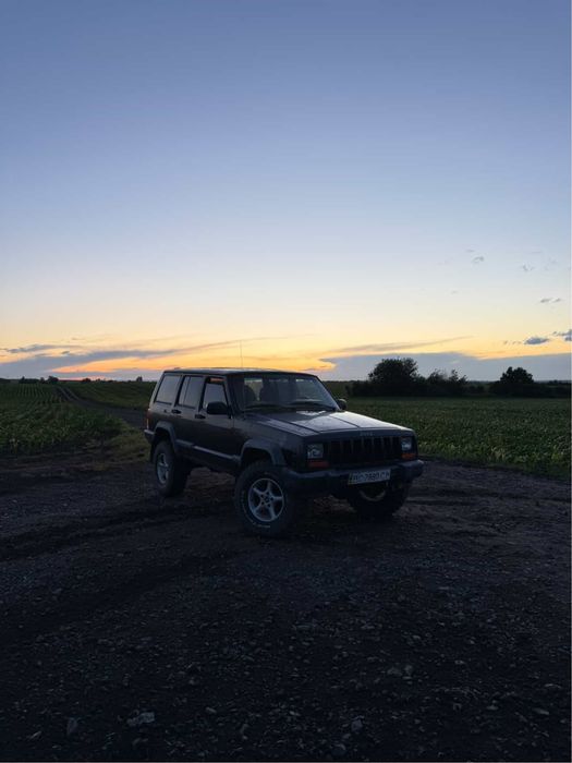 Продам jeep cherokee XJ