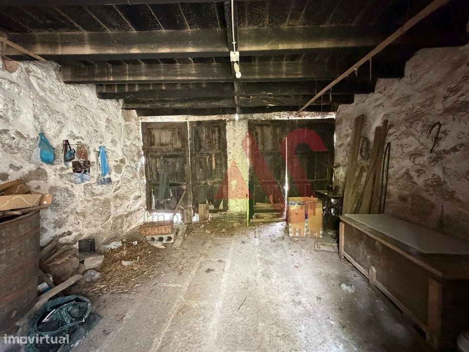 Moradia para Restauro com Terreno de 340 m² | Estorãos, Fafe