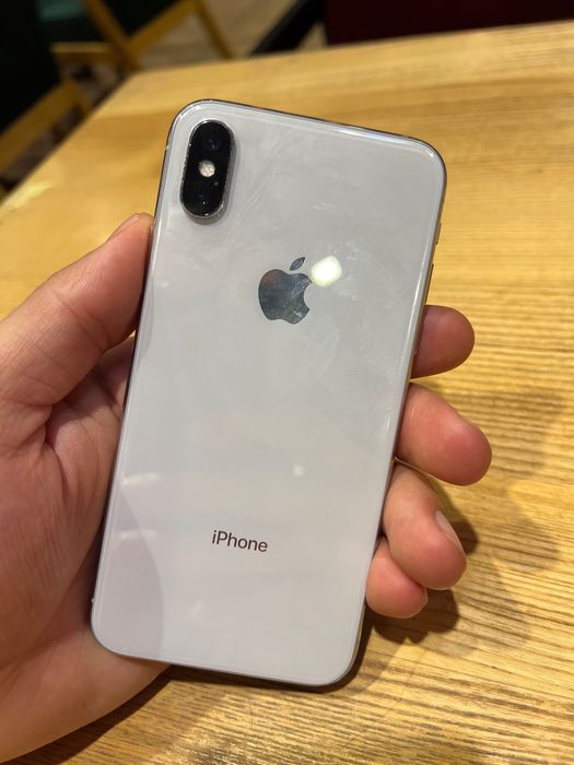 Айфон х Внизу написано