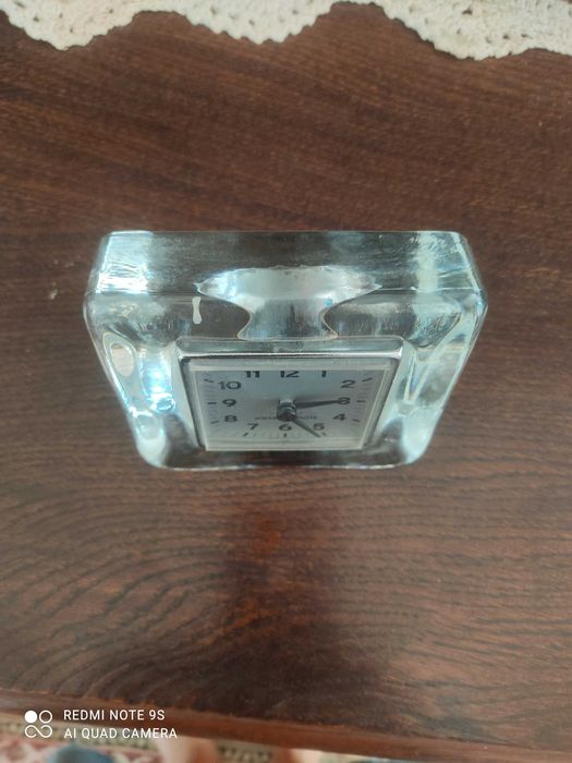 Zegar w szkle na stół biurko szafkę