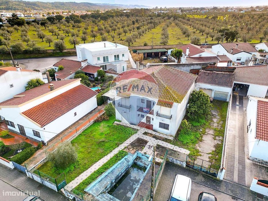 Moradia T14 para venda