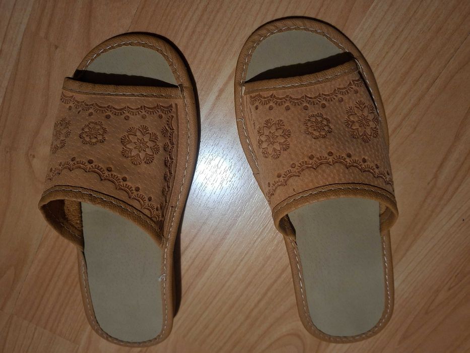 Nowe kapcie/pantofle domowe damskie