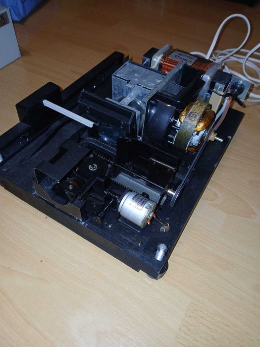 Projektor slajdów PZO Warszawa Diapol biały Automat sprawny vintage