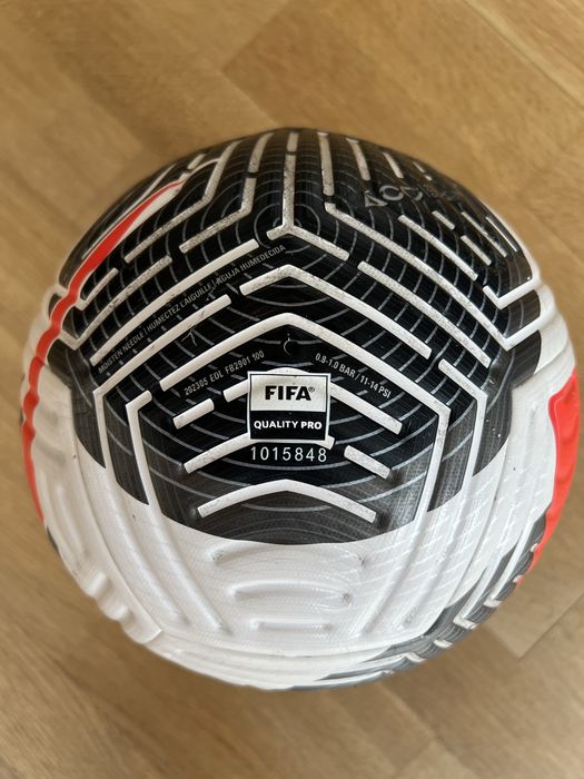 Футбольний м'яч Nike