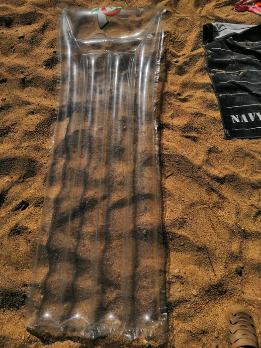 2 Colchões de praia ou piscina plástico transparente