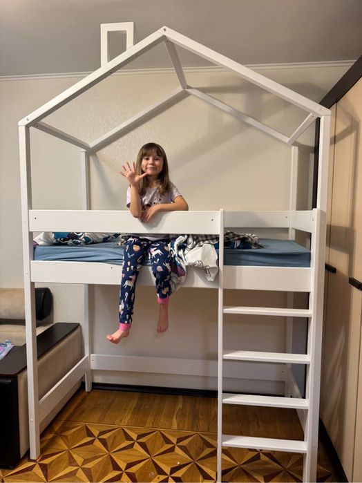 Кровать ліжко домік будиночок з дахом дерево дитяче підліткове чердак