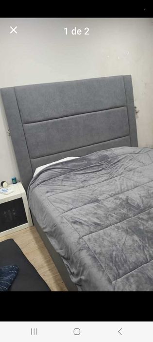 Cama de casal cinza com arrumação + colchão e estrado.