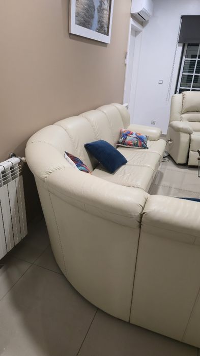 Sofá em pele em bom estado