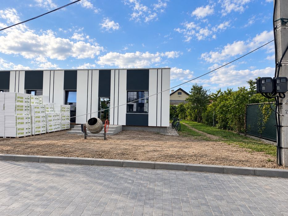 Продаж одноповерхового будинку з боковою ділянкою!