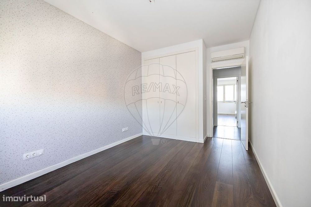 Apartamento T4 para arrendamento
