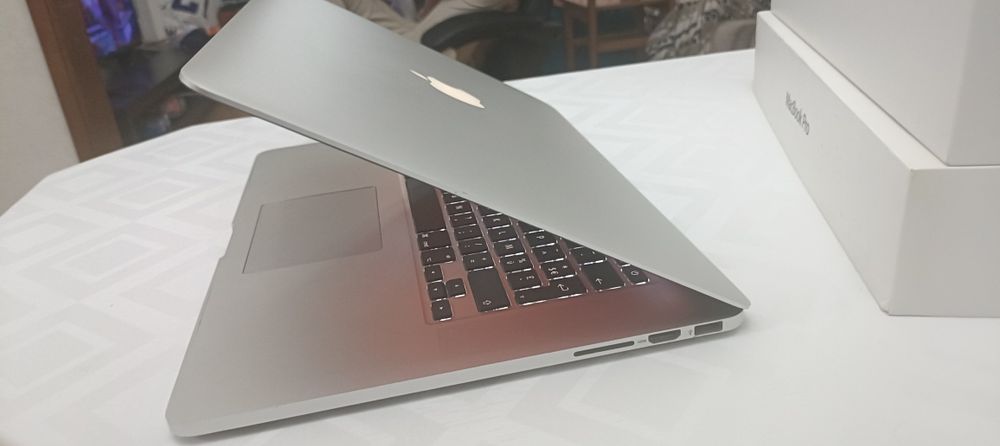MacBook Pro Retina 15" i7 | 16GB RAM | SSD 500GB | Caixa | Excelente Estado