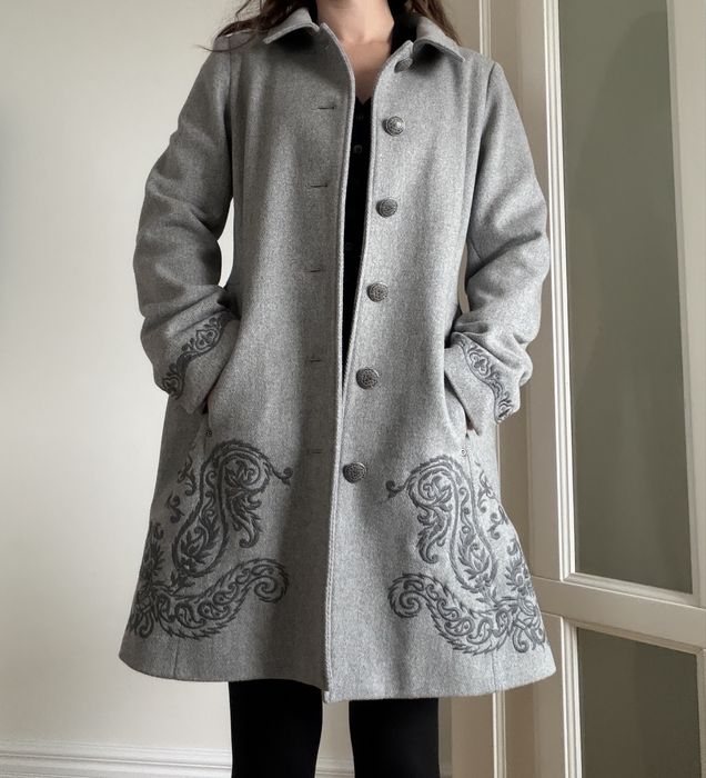 Вовняне пальто в етно стилі