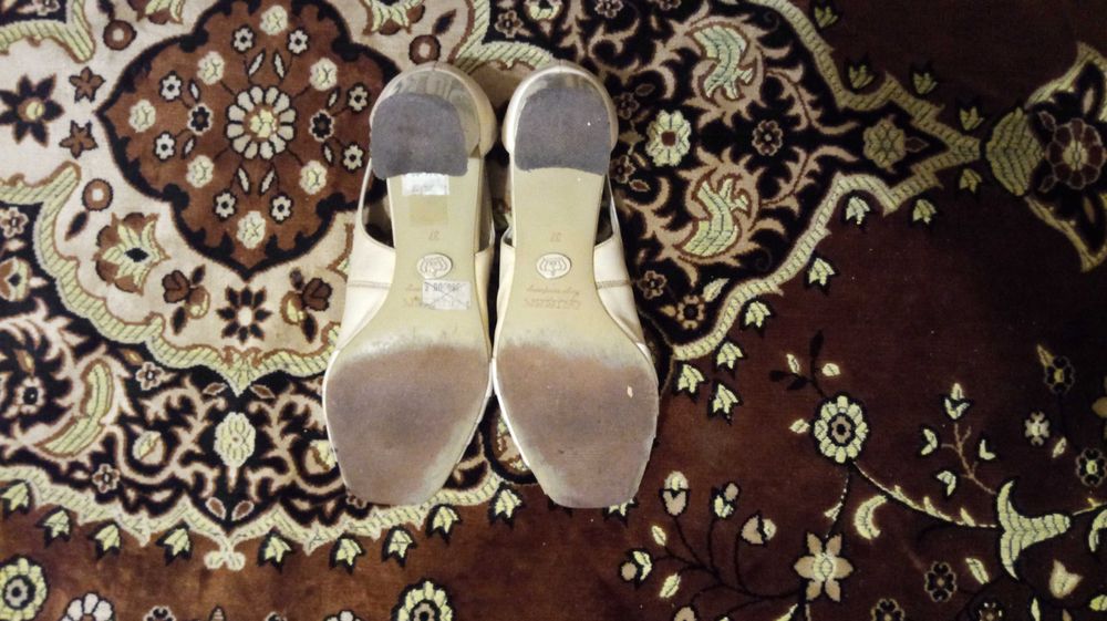 Бежевые кожаные женские туфли 37 размера в хорошем состоянии