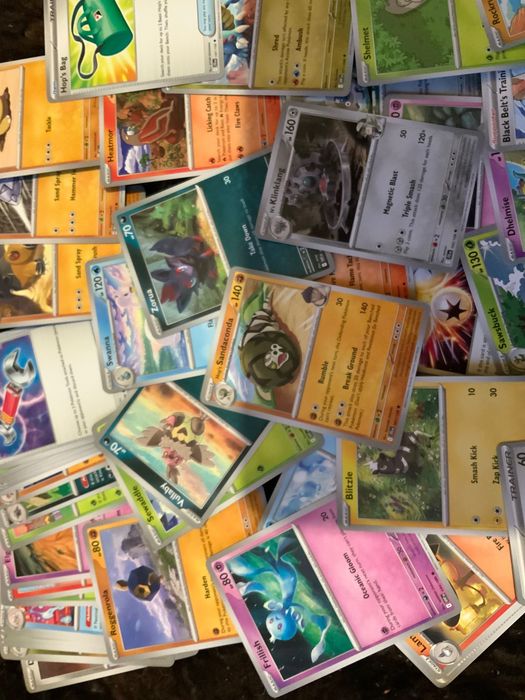 300 oryginalnych kart pokemon TCG każda inna
