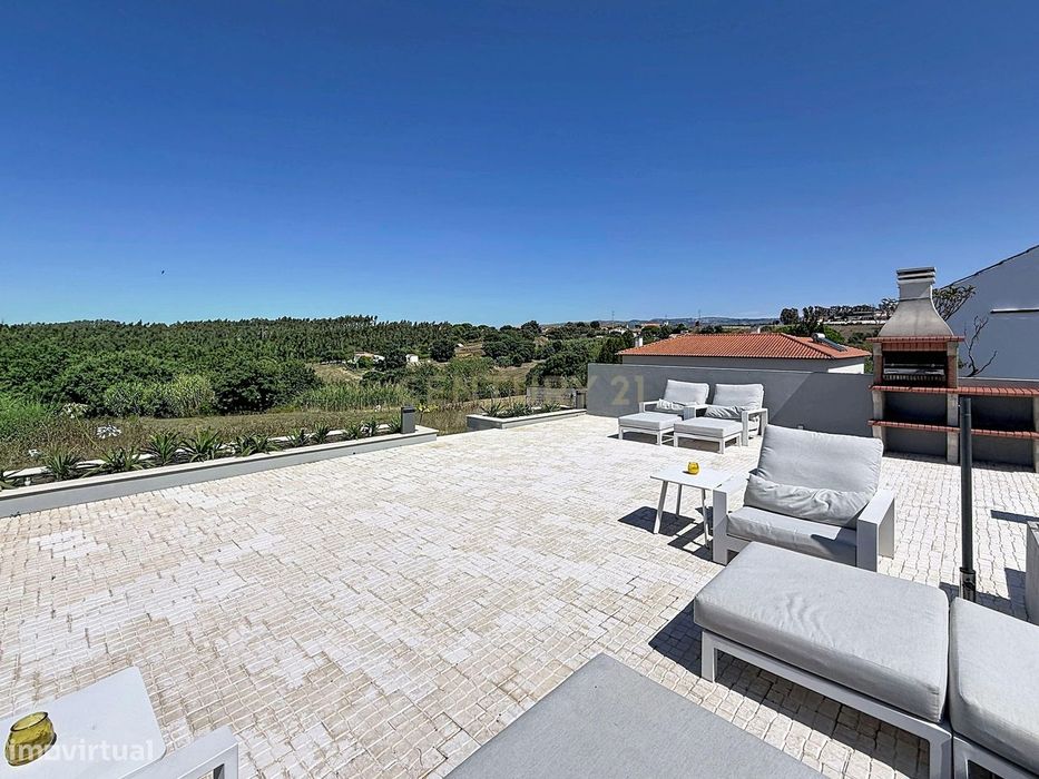 Moradia isolada com amplo terreno de 1.350 m², junto a Alcobaça