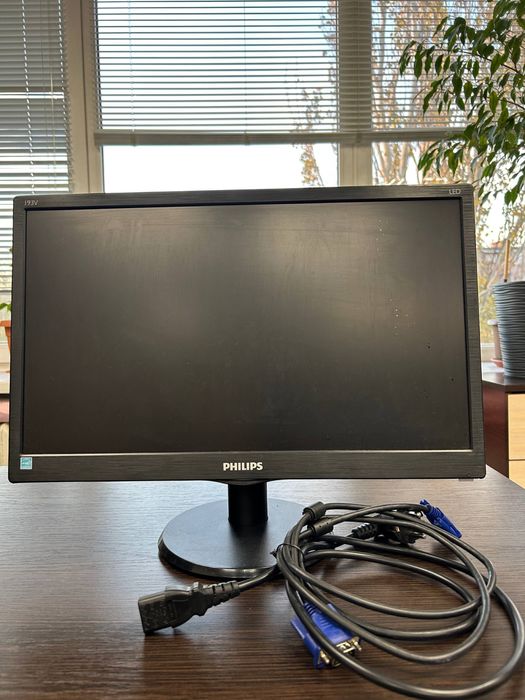 LED монитор 19дюймов philips