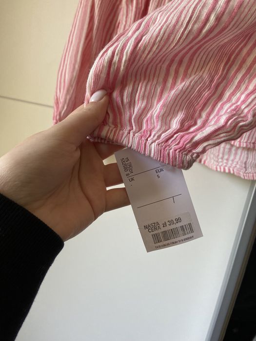 Bluzka z falbaną Stradivarius S nowa paski