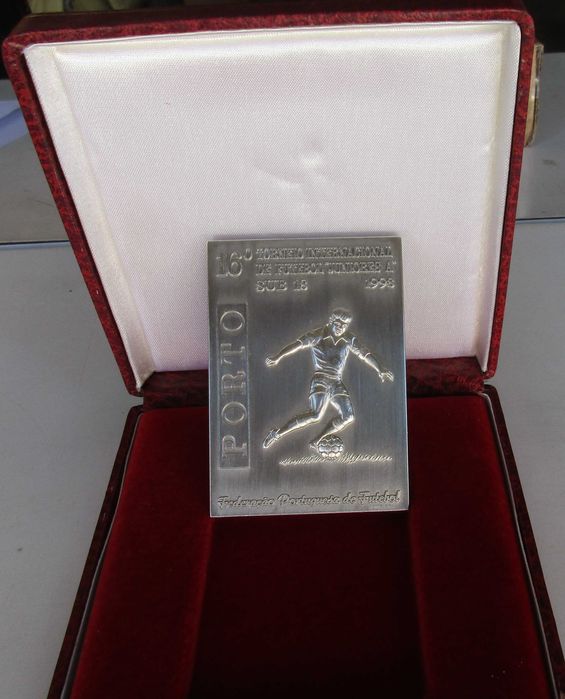Torneio de Futebol 1998 (b) - Juniores A - - - - - Medalha