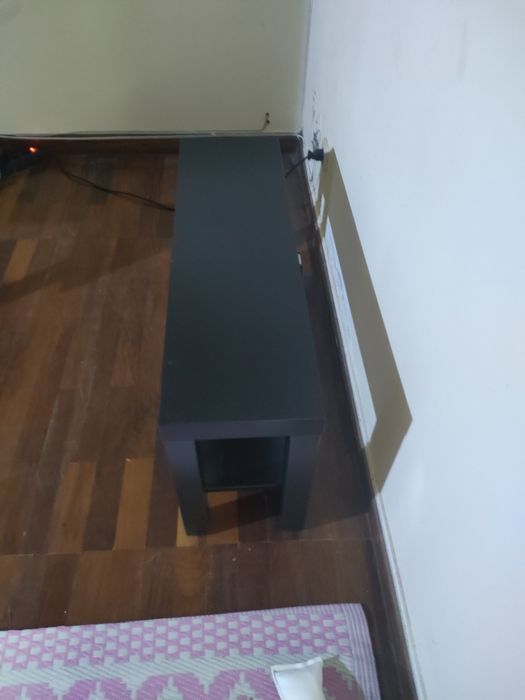 Mesa de TV pequena