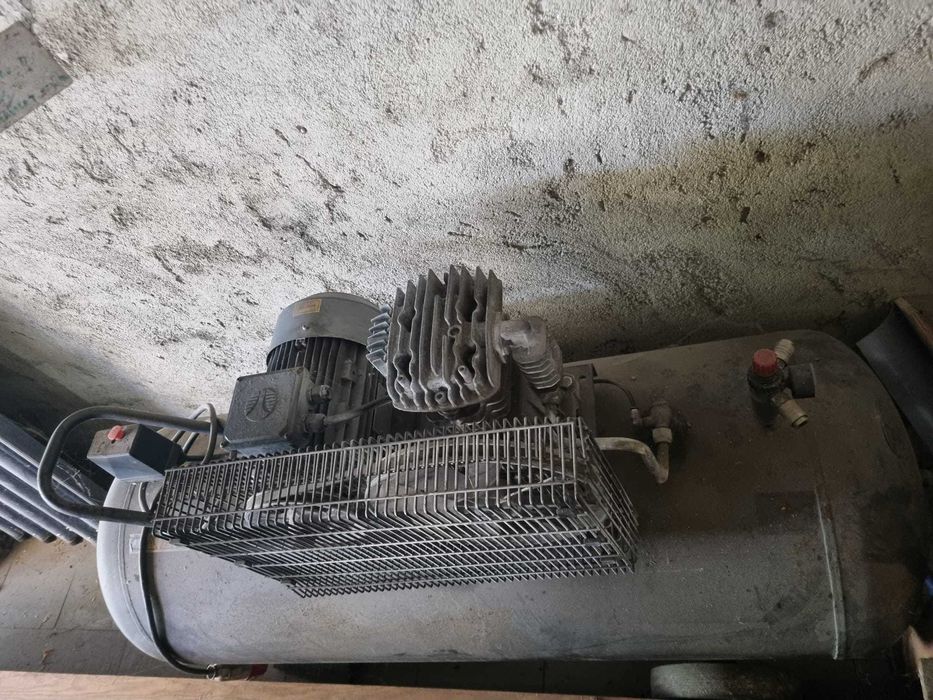 Compressor AEG trifásico