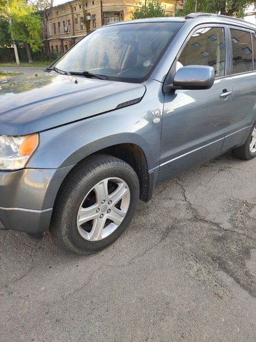 Продам Сузуки Гранд Витару 2.7 бенз автомат!