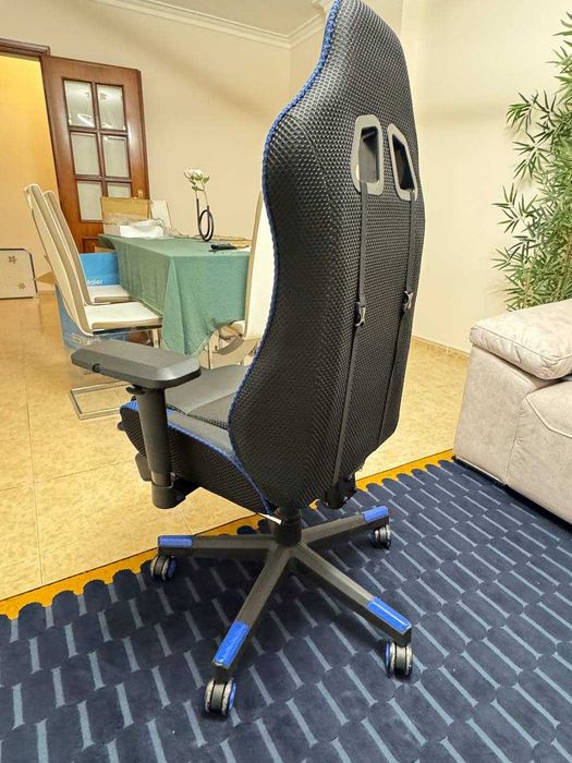 Cadeira Gamer c/ suporte lombar, apoio para pernas e inclinação 180º