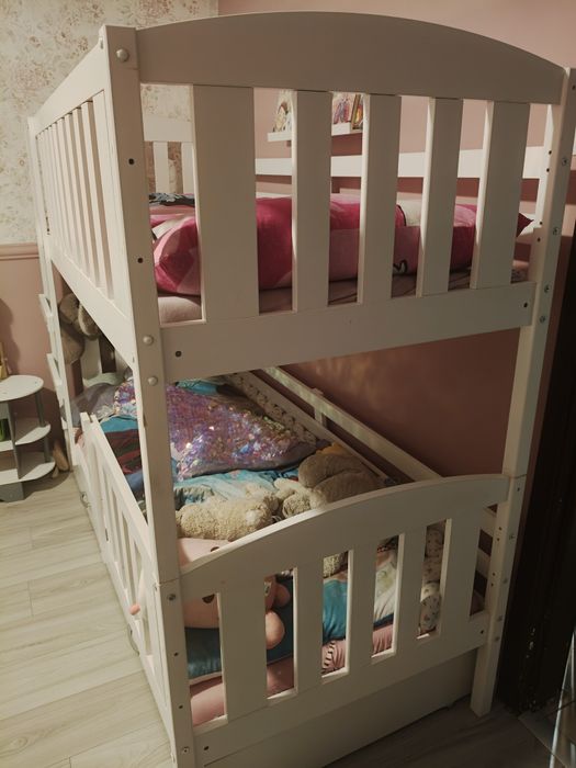 Łóżko piętrowe z szufladą