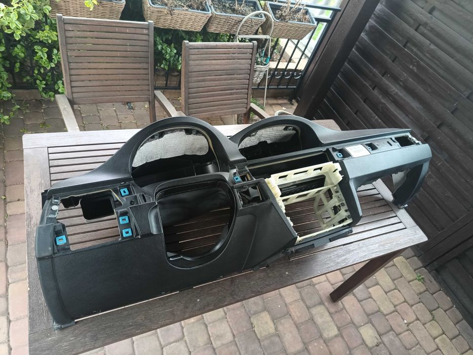 BMW E90 E91 E92 E93 deska rozdzielcza konsola navi europa czarna