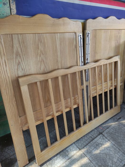 Дитяче дерев'яне ліжечко