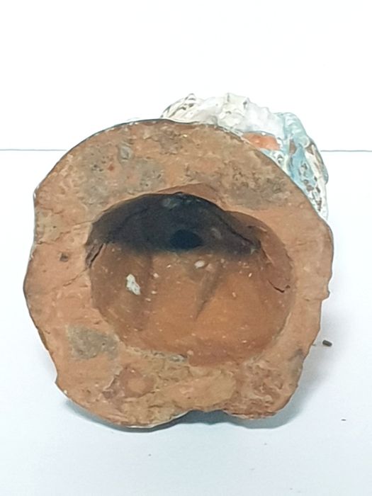 Pequena antiga escultura de São Tiago em cerâmica