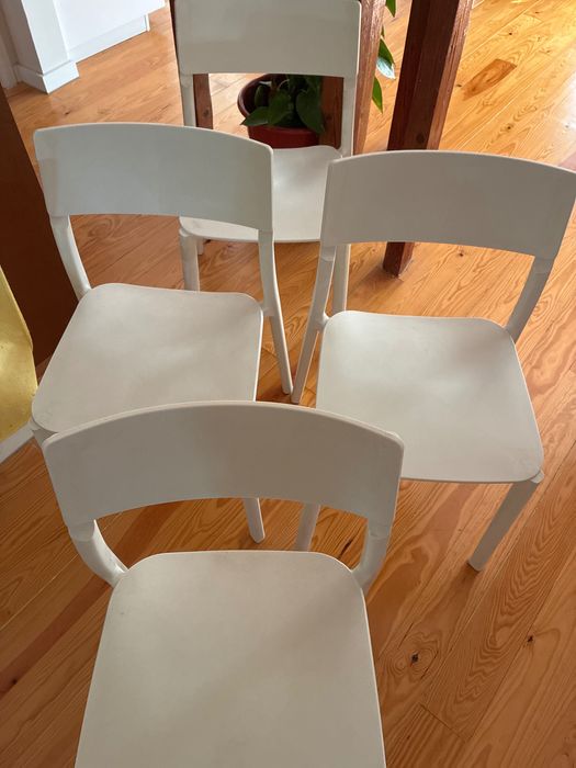 Ikea: conjunto 4 cadeiras, mesa de centro e banco