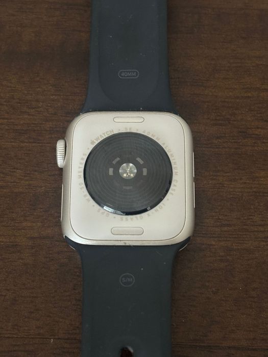 Apple Watch SE (GPS) (2.ª geração), com carregador