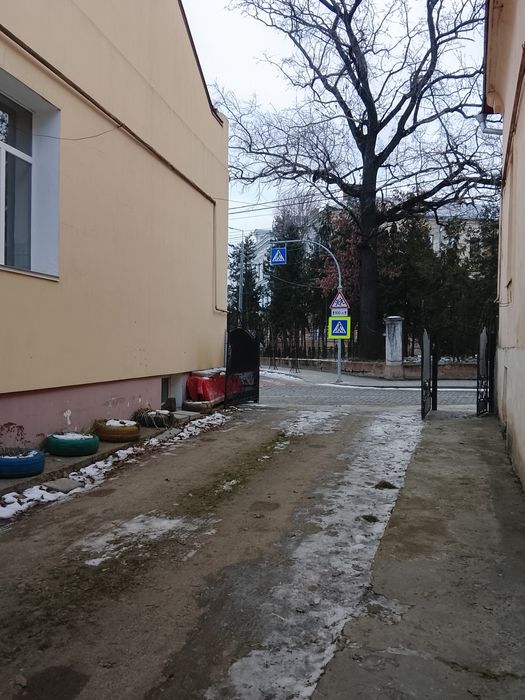 Площа Філормонії 3х кімн 900 грн