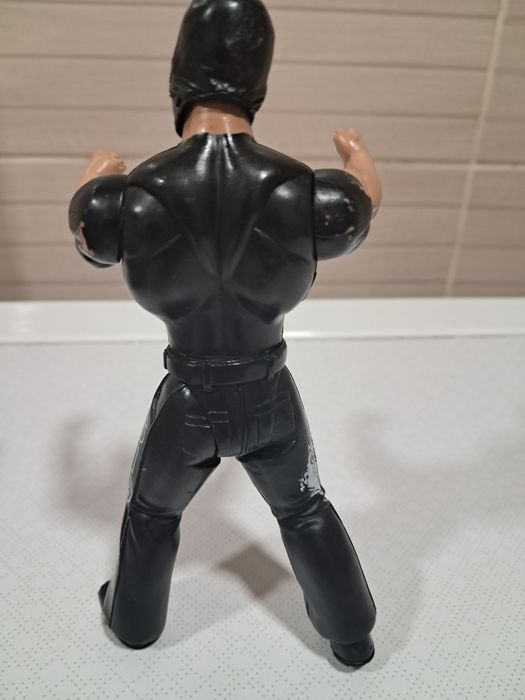 Велика фігурка Тора і рестлера Рея Містеріо, персонажа коміксів Марвел