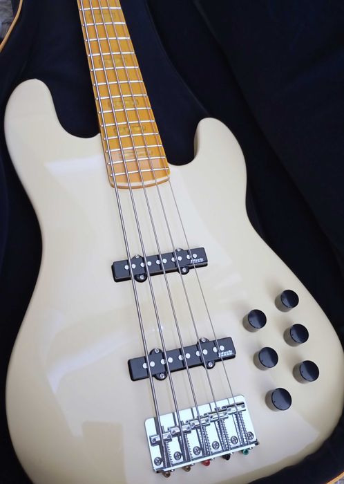 Markbass Gloxy 5 strings como novo