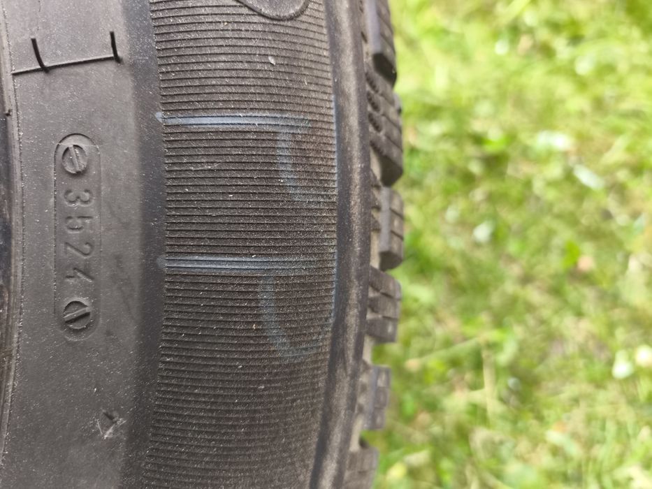 Opony zimowe SUV 215/60R 17 jak nowe