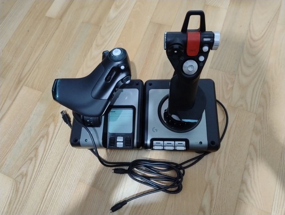 Kkontroler lotu X52 PROFESSIONAL H.O.T.A.S.