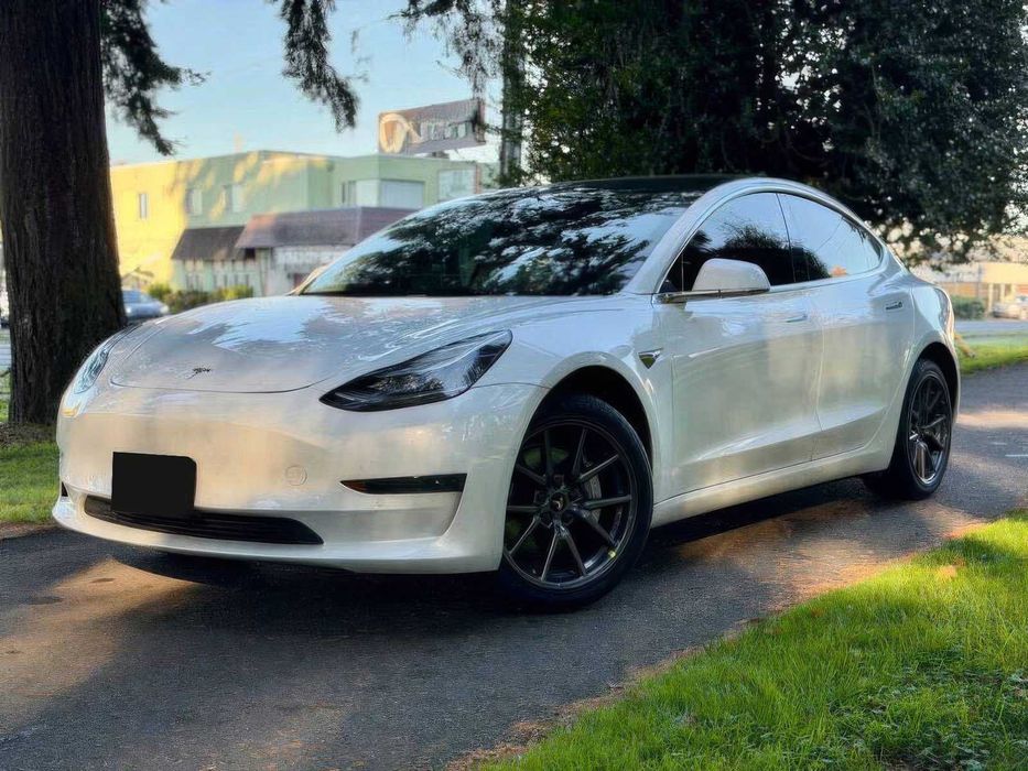 Tesla Model 3      2019