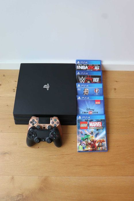 PS4 Pro 1TB + 2 Comandos + 5 Jogos