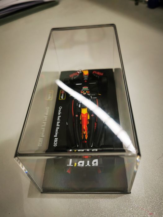 Oracle Red Bull Racing RB20 1 Max Verstappen C/Capacete