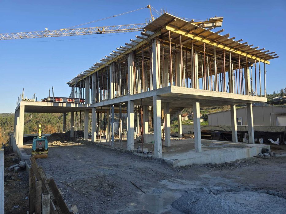 Moradia de luxo em construção perto do Continente de Penafiel