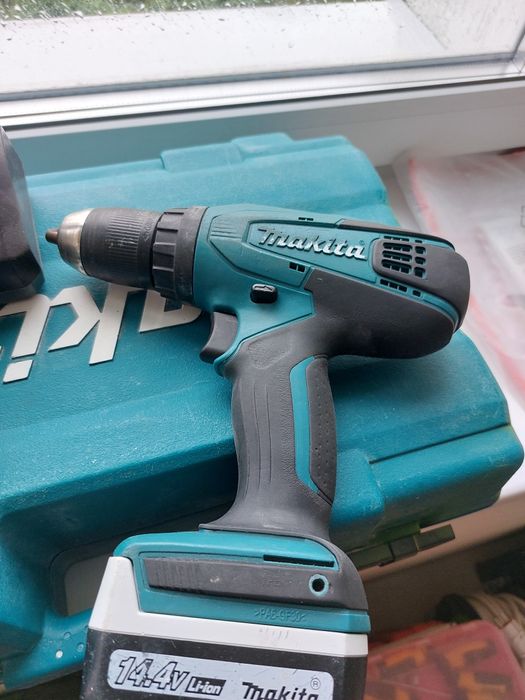 Шуруповерт Makita