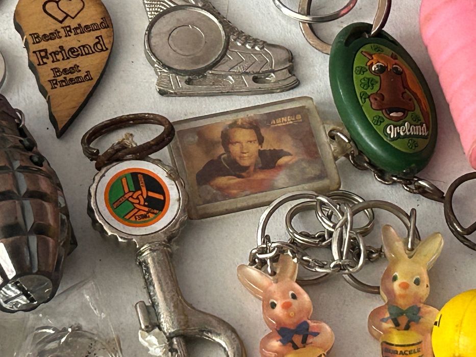 Zestaw BRELOKÓW,wpinek - 74 sztuki !