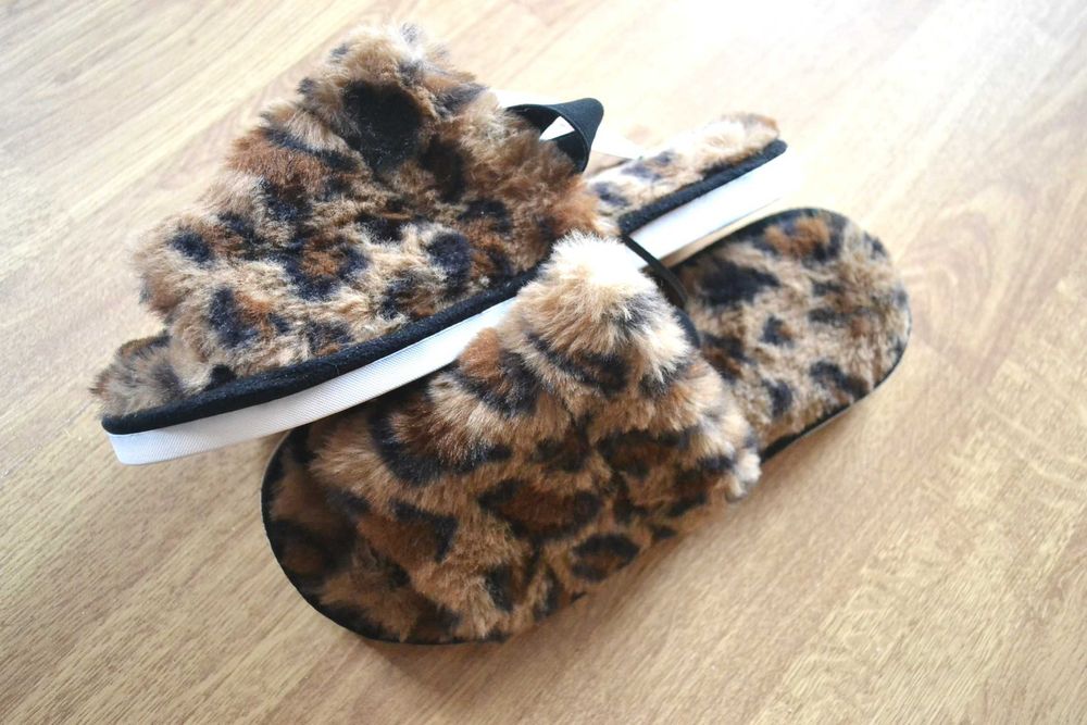 Buty kapcie damskie w panterkę