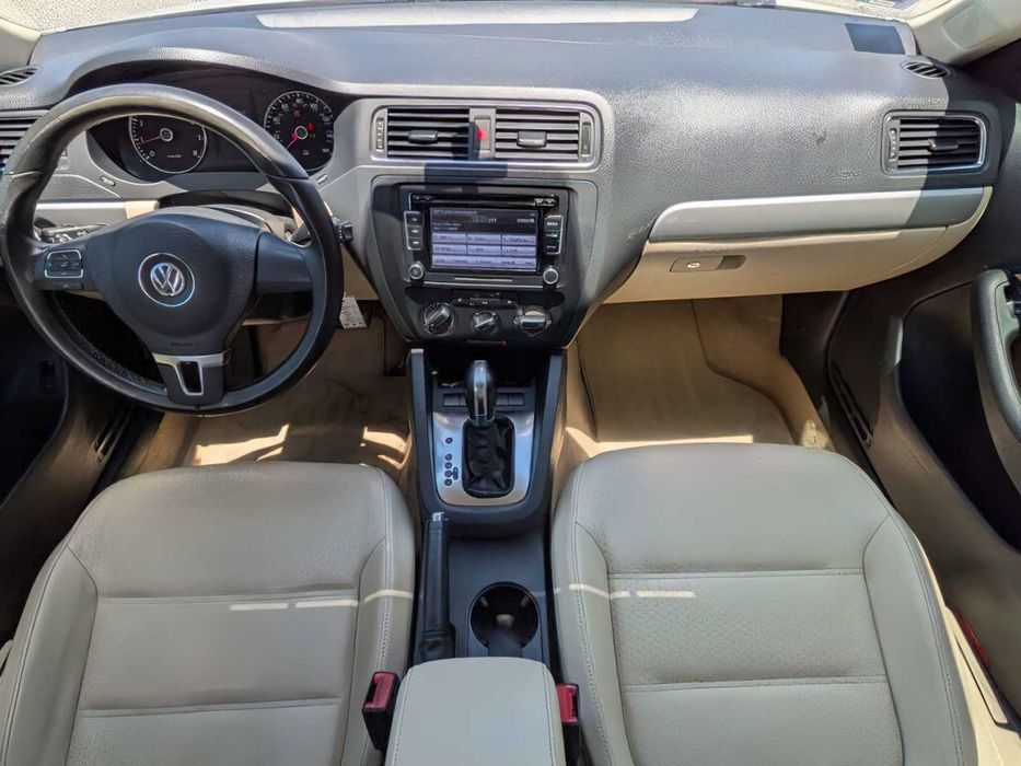 Volkswagen Jetta      2013