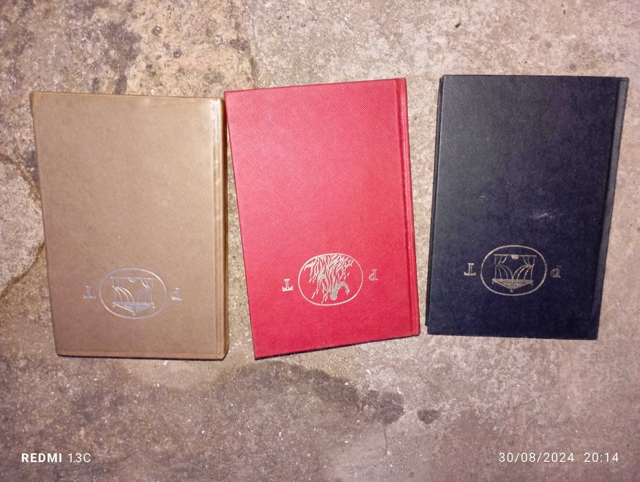 Vários livros antigos